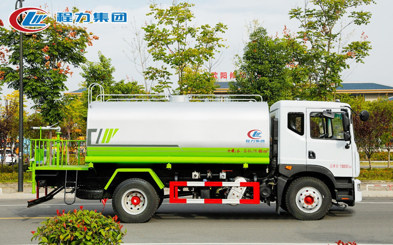 国六东风多利卡D9洒水车