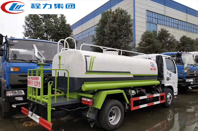 国六东风多利卡5方洒水车