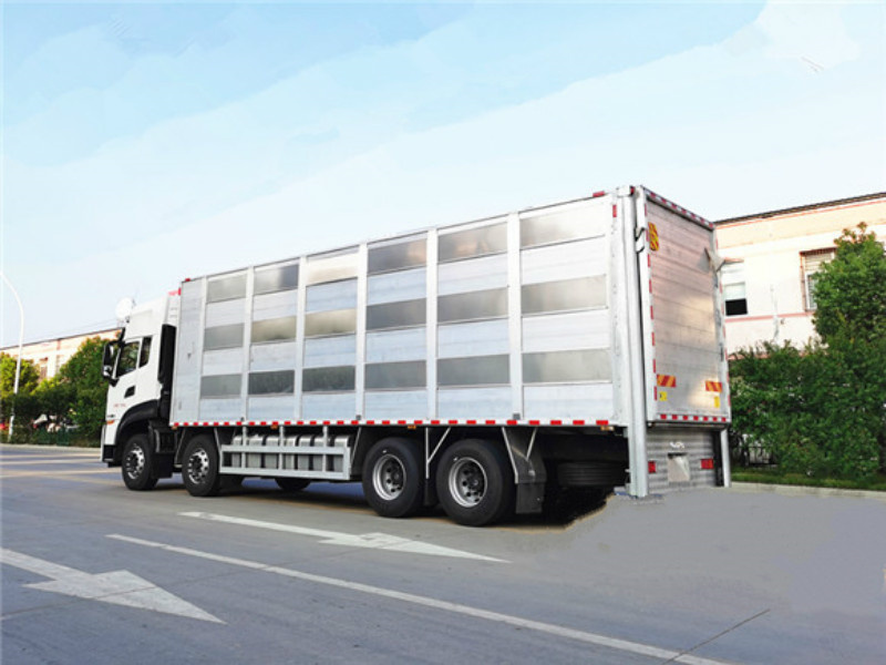 国五东风天龙前四后八畜禽运输车