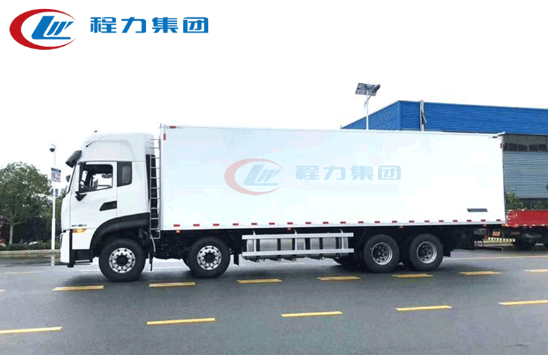 国六东风天龙前四后八冷藏车