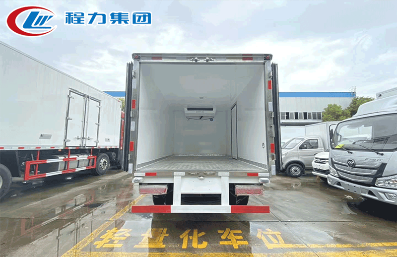 国六东风福瑞卡冷藏车