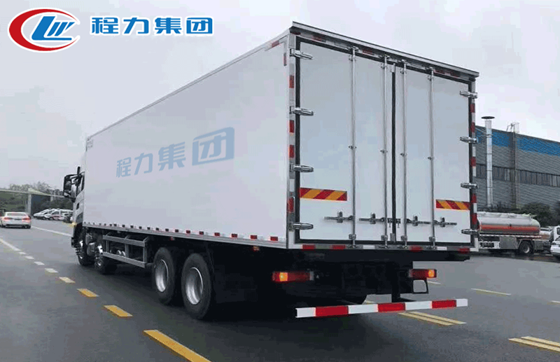 国六东风天龙前四后八冷藏车