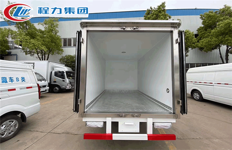 国六长安2700厢长冷藏车