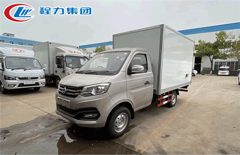 国六长安2700厢长冷藏车