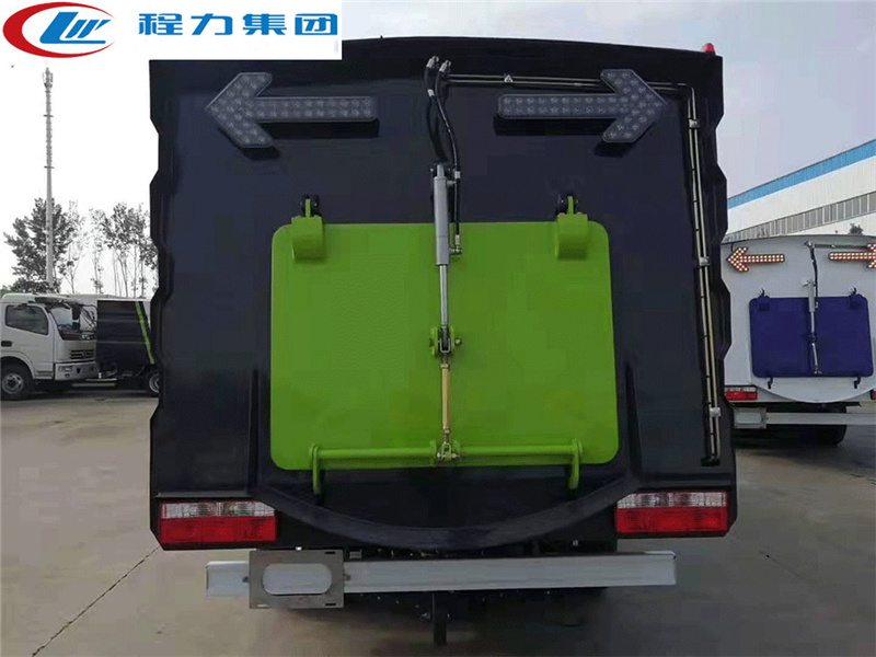国六东风多利卡D6扫路车