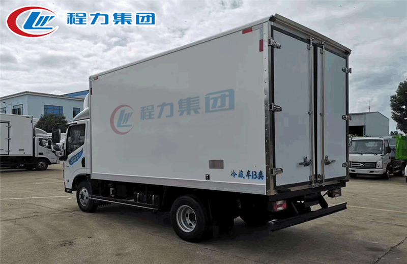 国六跃进自动挡冷藏车