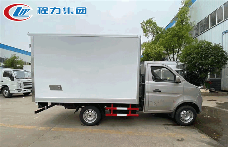 国六长安2700厢长冷藏车
