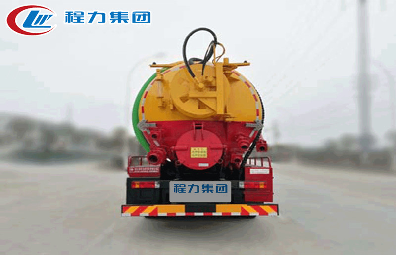 国六柳汽后八轮清洗吸污车